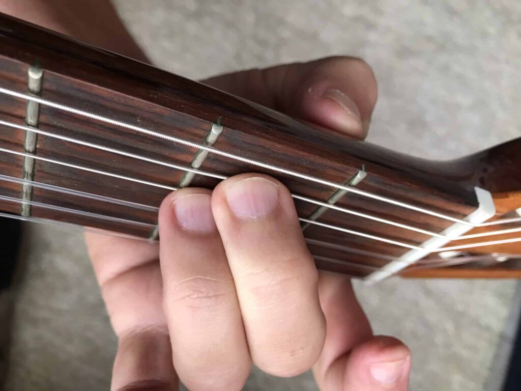 acorde mi menor acordes iniciantes